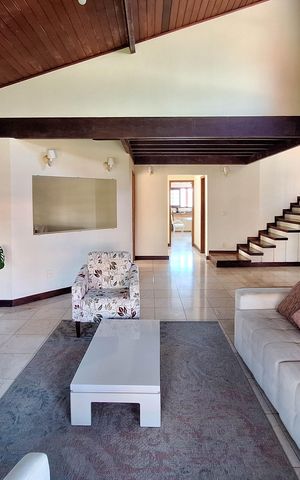 Casa de condomínio à venda com 450m², 3 quartos e 4 vagas Casa de condomínio à venda com 450m², 3 quartos e 4 vagasSala 1