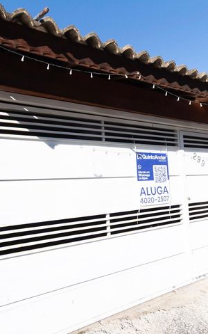 Casa para alugar com 130m², 3 quartos e 3 vagas Casa para alugar com 130m², 3 quartos e 3 vagasFachada