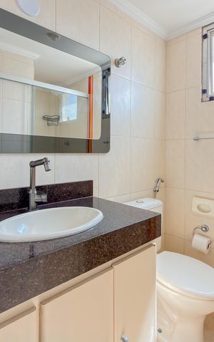 Apartamento à venda com 59m², 2 quartos e 1 vaga Apartamento à venda com 59m², 2 quartos e 1 vagaBanheiro