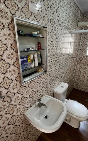Casa à venda com 125m², 3 quartos e 2 vagas Casa à venda com 125m², 3 quartos e 2 vagasBanheiro