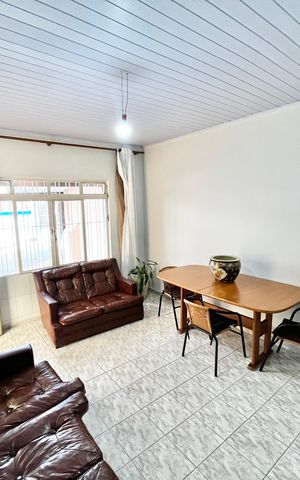 Casa à venda com 125m², 3 quartos e 2 vagas Casa à venda com 125m², 3 quartos e 2 vagasSala