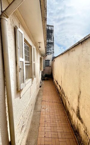 Casa à venda com 125m², 3 quartos e 2 vagas Casa à venda com 125m², 3 quartos e 2 vagasCorredor