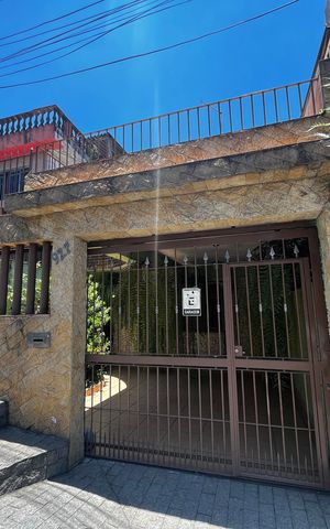 Casa à venda com 120m², 2 quartos e 1 vaga Casa à venda com 120m², 2 quartos e 1 vagaFachada