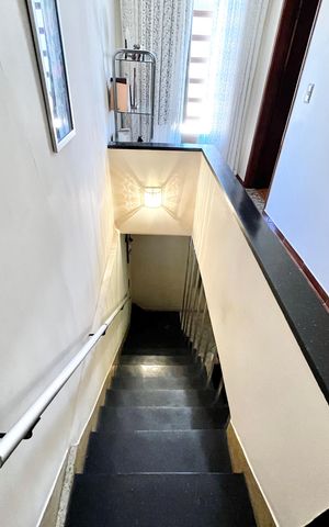 Casa à venda com 120m², 2 quartos e 1 vaga Casa à venda com 120m², 2 quartos e 1 vagaEscada
