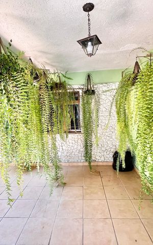 Casa à venda com 120m², 2 quartos e 1 vaga Casa à venda com 120m², 2 quartos e 1 vagaGaragem/Jardim