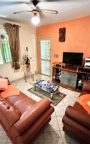 Casa à venda com 120m², 2 quartos e 1 vaga Casa à venda com 120m², 2 quartos e 1 vagaSala