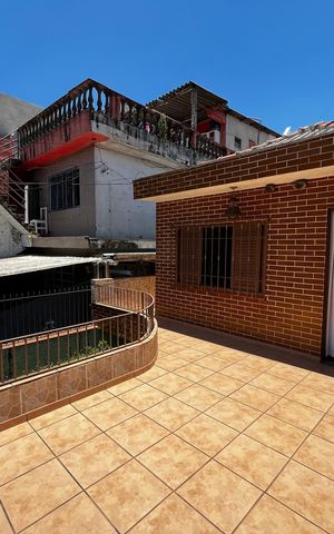 Casa à venda com 120m², 2 quartos e 1 vaga Casa à venda com 120m², 2 quartos e 1 vagaVaranda