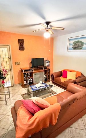 Casa à venda com 120m², 2 quartos e 1 vaga Casa à venda com 120m², 2 quartos e 1 vagaSala