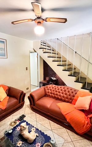 Casa à venda com 120m², 2 quartos e 1 vaga Casa à venda com 120m², 2 quartos e 1 vagaSala