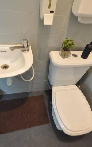 Casa para alugar com 340m², 3 quartos e 5 vagasBanheiro de serviço
