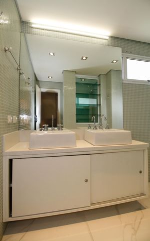 Apartamento à venda com 250m², 2 quartos e 1 vaga Apartamento à venda com 250m², 2 quartos e 1 vagaBanheiro da Suíte 2