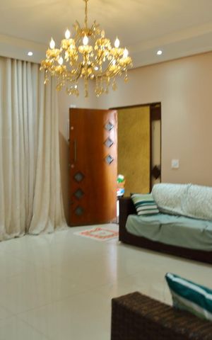 Casa à venda com 259m², 3 quartos e 3 vagasSala