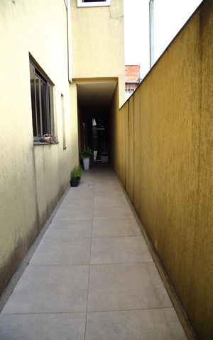 Casa à venda com 259m², 3 quartos e 3 vagasCorredor lateral 