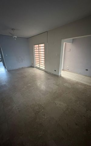 Casa à venda com 160m², 3 quartos e 2 vagas Casa à venda com 160m², 3 quartos e 2 vagasSala