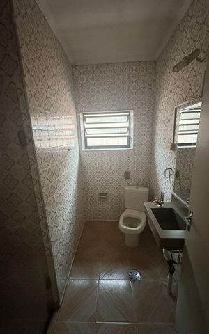 Casa à venda com 160m², 3 quartos e 2 vagas Casa à venda com 160m², 3 quartos e 2 vagasBanheiro 2