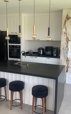 Casa à venda com 225m², 3 quartos e 4 vagas Casa à venda com 225m², 3 quartos e 4 vagasCozinha