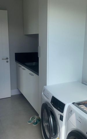 Casa à venda com 225m², 3 quartos e 4 vagas Casa à venda com 225m², 3 quartos e 4 vagasÁrea de serviço