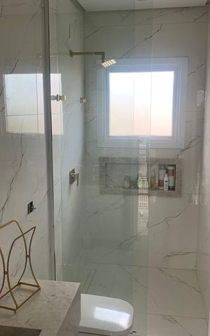 Casa à venda com 225m², 3 quartos e 4 vagas Casa à venda com 225m², 3 quartos e 4 vagasBanheiro