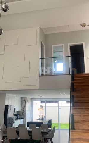 Casa à venda com 225m², 3 quartos e 4 vagas Casa à venda com 225m², 3 quartos e 4 vagasSala