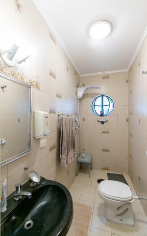 Casa à venda com 250m², 3 quartos e 2 vagas Casa à venda com 250m², 3 quartos e 2 vagasBanheiro Social
