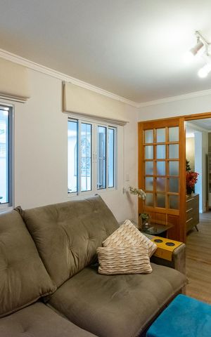 Casa à venda com 250m², 3 quartos e 2 vagas Casa à venda com 250m², 3 quartos e 2 vagasSala