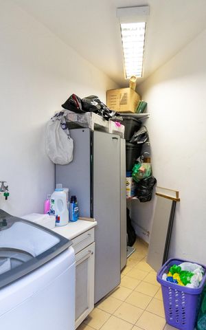 Casa à venda com 250m², 3 quartos e 2 vagas Casa à venda com 250m², 3 quartos e 2 vagasÁrea de Serviço