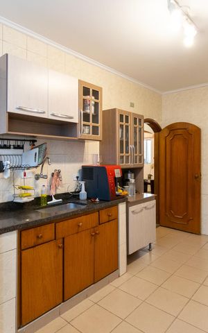 Casa à venda com 250m², 3 quartos e 2 vagas Casa à venda com 250m², 3 quartos e 2 vagasCozinha
