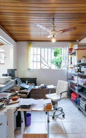Casa à venda com 250m², 3 quartos e 2 vagas Casa à venda com 250m², 3 quartos e 2 vagasEscritório