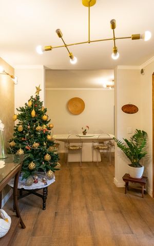 Casa à venda com 250m², 3 quartos e 2 vagas Casa à venda com 250m², 3 quartos e 2 vagasSala