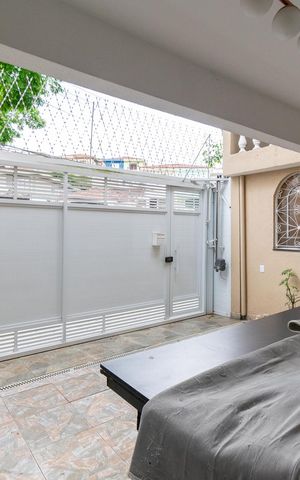 Casa à venda com 250m², 3 quartos e 2 vagas Casa à venda com 250m², 3 quartos e 2 vagasGaragem