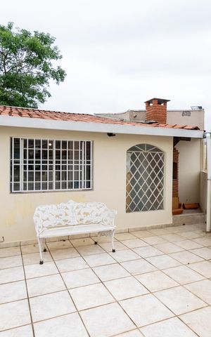 Casa à venda com 250m², 3 quartos e 2 vagas Casa à venda com 250m², 3 quartos e 2 vagasSacada do Escritório