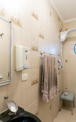 Casa à venda com 250m², 3 quartos e 2 vagas Casa à venda com 250m², 3 quartos e 2 vagasBanheiro Social