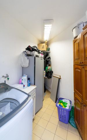 Casa à venda com 250m², 3 quartos e 2 vagas Casa à venda com 250m², 3 quartos e 2 vagasÁrea de Serviço