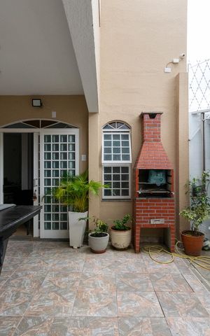 Casa à venda com 250m², 3 quartos e 2 vagas Casa à venda com 250m², 3 quartos e 2 vagasGaragem
