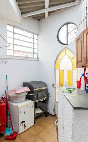 Casa à venda com 250m², 3 quartos e 2 vagas Casa à venda com 250m², 3 quartos e 2 vagasÁrea de Serviço