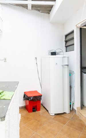 Casa à venda com 250m², 3 quartos e 2 vagas Casa à venda com 250m², 3 quartos e 2 vagasÁrea de Serviço