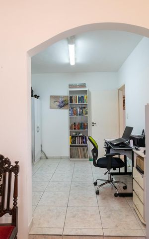 Casa à venda com 250m², 3 quartos e 2 vagas Casa à venda com 250m², 3 quartos e 2 vagasBanheiro Social