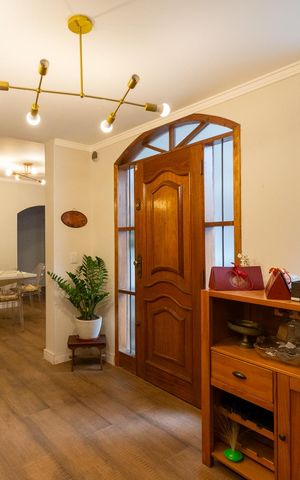 Casa à venda com 250m², 3 quartos e 2 vagas Casa à venda com 250m², 3 quartos e 2 vagasSala