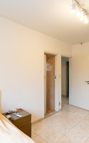 Casa à venda com 250m², 3 quartos e 2 vagas Casa à venda com 250m², 3 quartos e 2 vagasSuíte