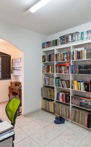 Casa à venda com 250m², 3 quartos e 2 vagas Casa à venda com 250m², 3 quartos e 2 vagasQuarto 3