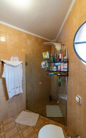 Casa à venda com 250m², 3 quartos e 2 vagas Casa à venda com 250m², 3 quartos e 2 vagasBanheiro da Suíte