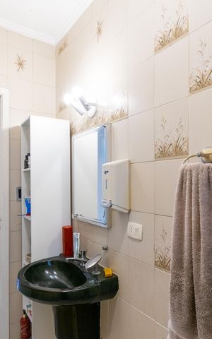 Casa à venda com 250m², 3 quartos e 2 vagas Casa à venda com 250m², 3 quartos e 2 vagasBanheiro Social