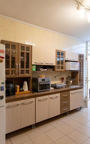 Casa à venda com 250m², 3 quartos e 2 vagas Casa à venda com 250m², 3 quartos e 2 vagasCozinha