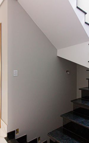 Casa à venda com 259m², 3 quartos e 5 vagas Casa à venda com 259m², 3 quartos e 5 vagasEscada