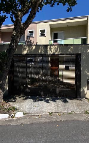 Casa à venda com 125m², 3 quartos e 2 vagasFachada 