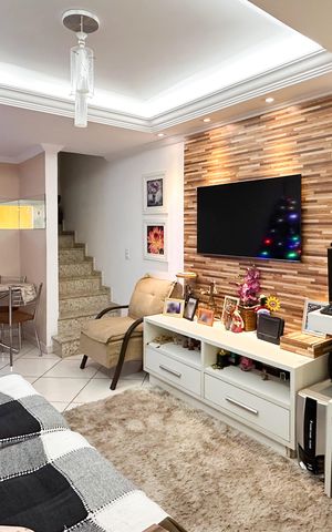 Casa à venda com 112m², 2 quartos e 1 vaga Casa à venda com 112m², 2 quartos e 1 vagaSala