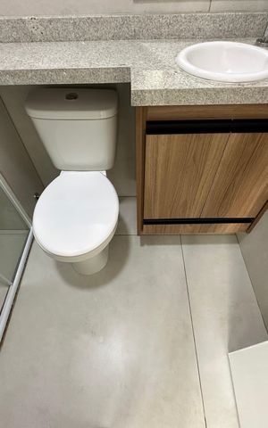 Apartamento para alugar com 70m², 2 quartos e 1 vaga Apartamento para alugar com 70m², 2 quartos e 1 vagaBanheiro da Suíte