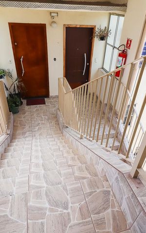 Apartamento à venda com 45m², 2 quartos e 1 vagaEscada
