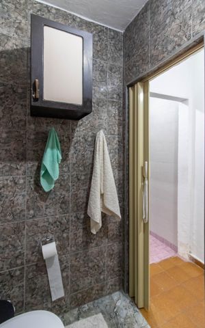 Casa à venda com 117m², 2 quartos e sem vaga Casa à venda com 117m², 2 quartos e sem vagaBanheiro