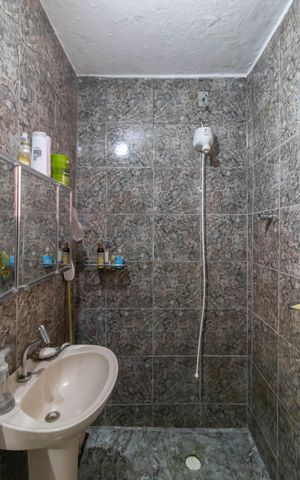 Casa à venda com 117m², 2 quartos e sem vaga Casa à venda com 117m², 2 quartos e sem vagaBanheiro
